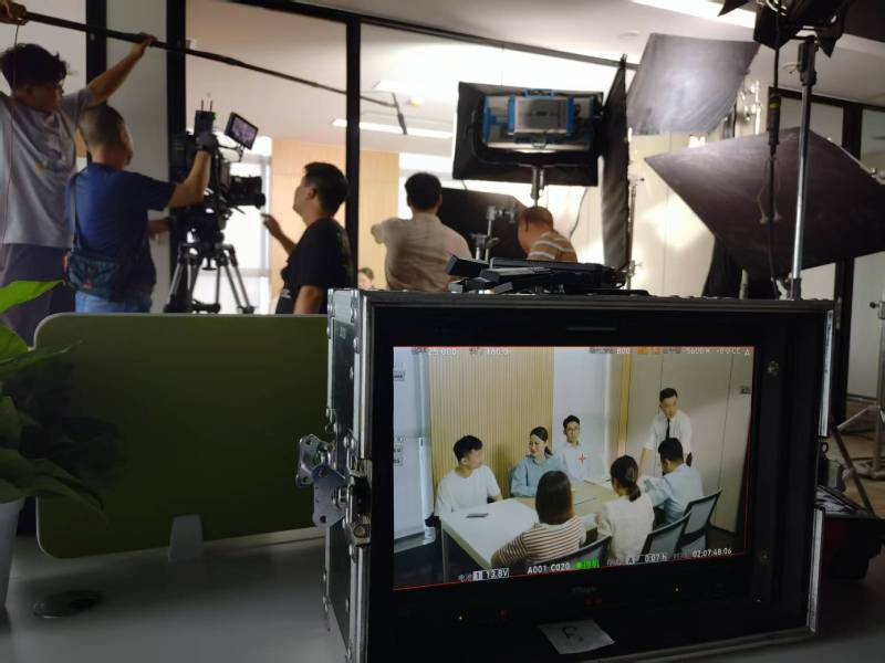 奉新县TVC拍摄公司：科技产品视觉化大师，诠释未来感与功能美学